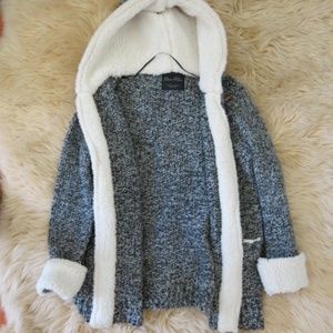 LAST CHANCE! Zara Gray Cable Knit Hooded Sweater